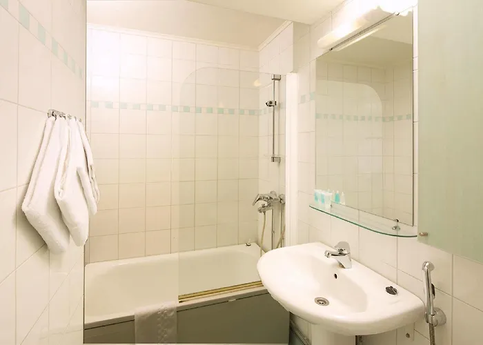 Hellsten Parliament Aparthotel 3*