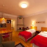 Hellsten Parliament Aparthotel 3*