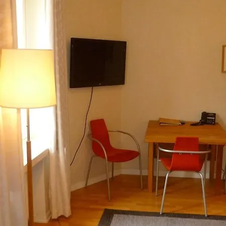 Hellsten Parliament Aparthotel 3*