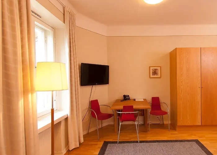 Hellsten Parliament Aparthotel 3*